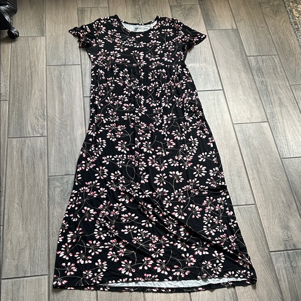 Chic Black and Pink Floral Maxi Dress